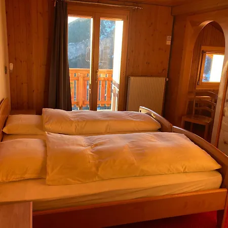 Haus Rhodania Hotell 2*