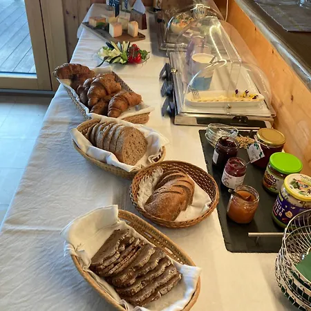 Haus Rhodania Hotell 2*